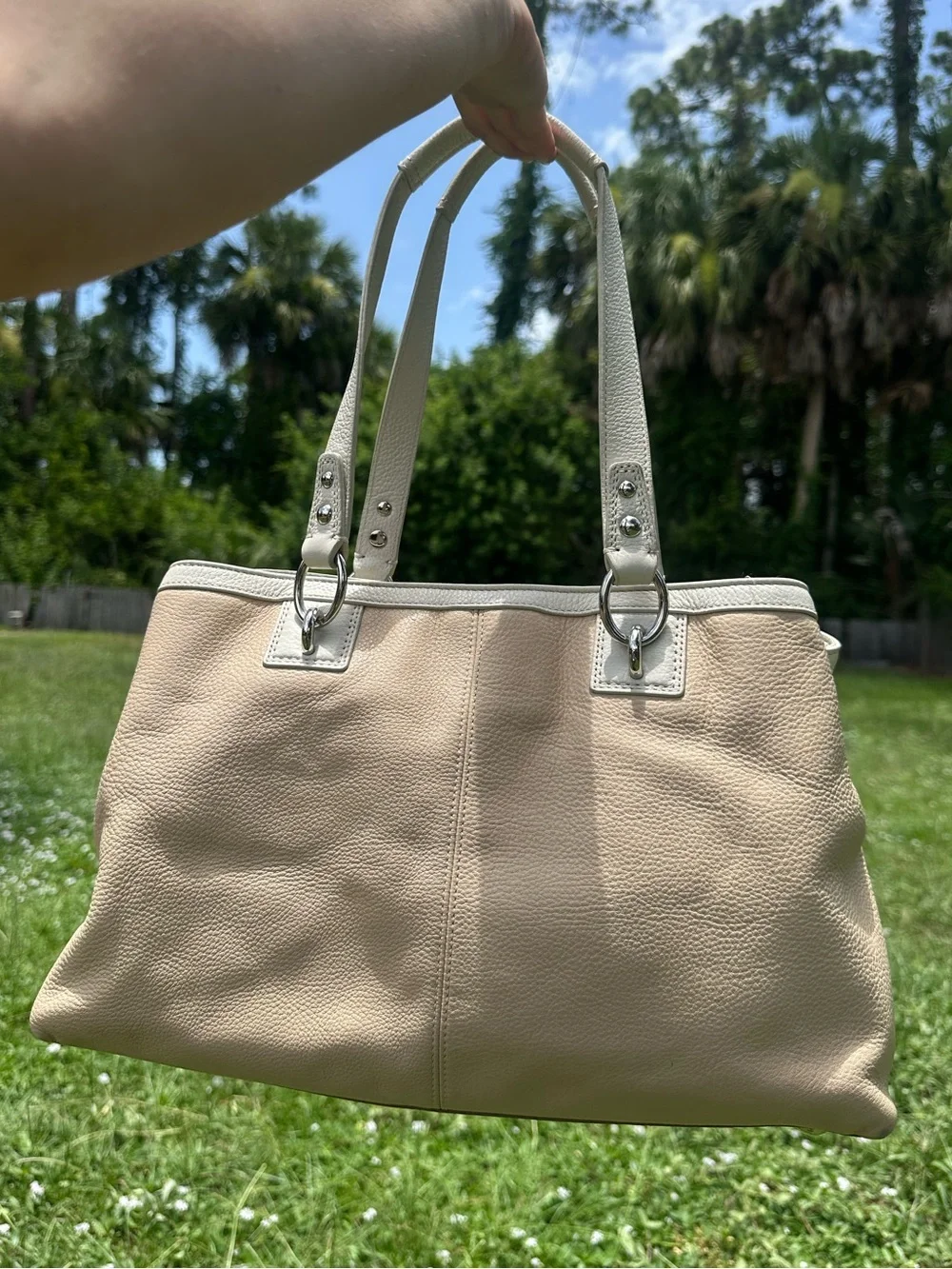 Coach Penelope pebbled leather purse in tan and cream w/ turn lock front pocket